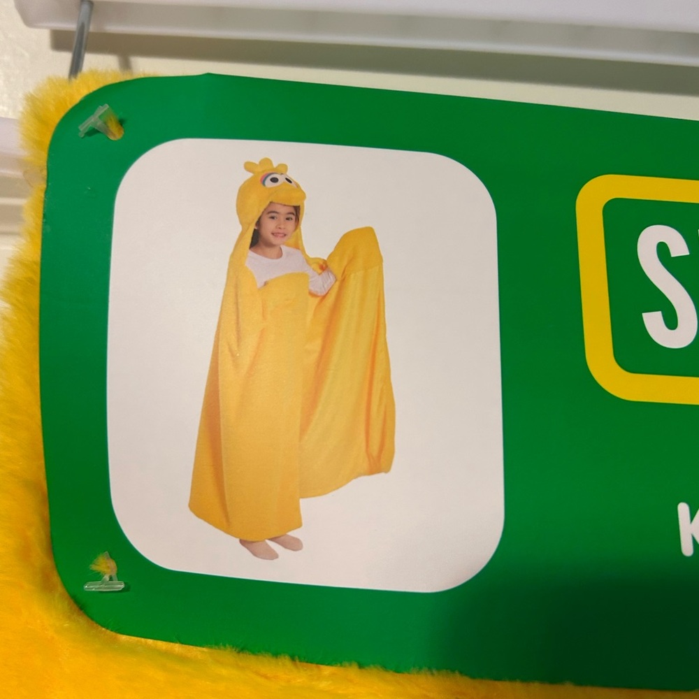 NWT Kids Sesame Street Big Bird Faux Fur Hooded Throw - Picture 4 of 4